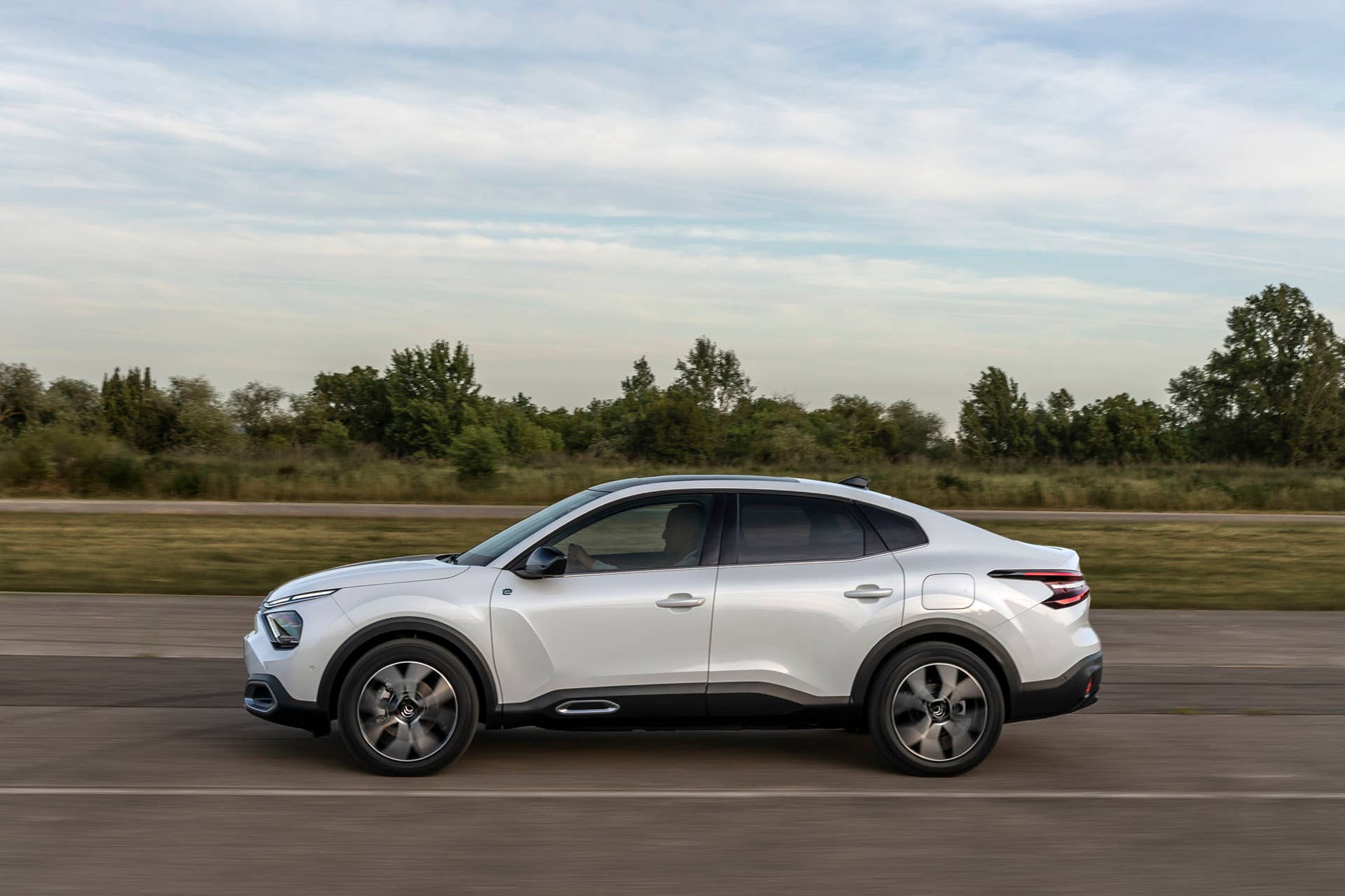 Citroen C4 X is 50% crossover, 50% sedan, and 100% weird - Autoblog